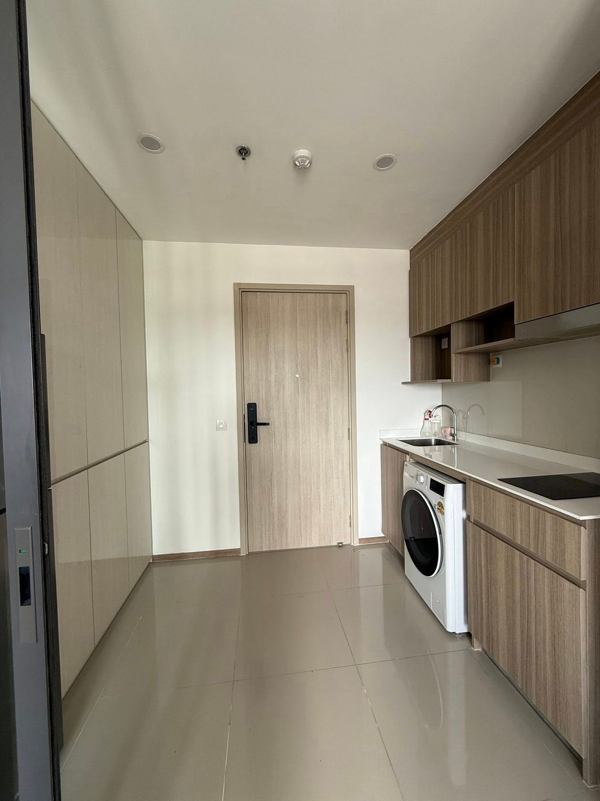 ให้เช่าคอนโดคลองเตย กล้วยน้ำไท : [For Rent] Modern 2-Bedroom Condo @ Life Rama 4 - Asoke