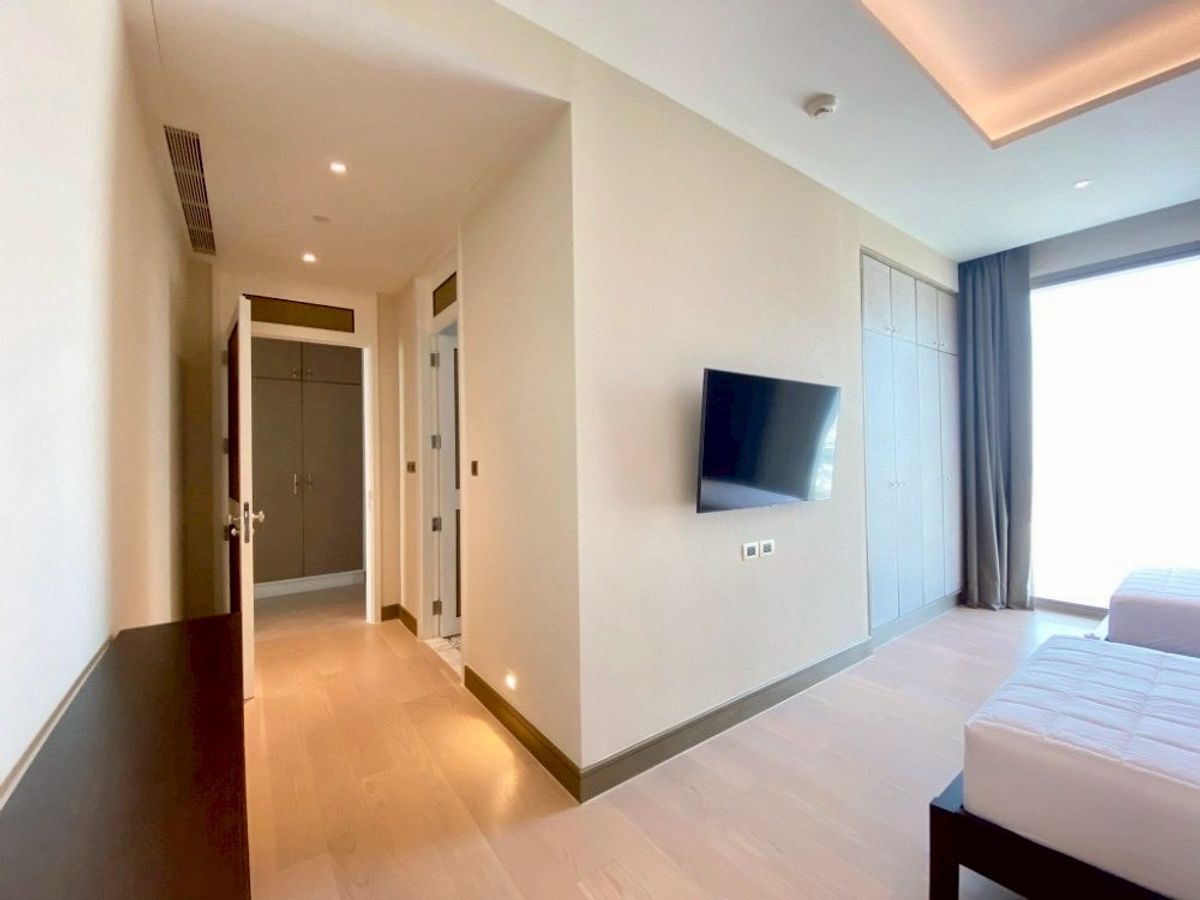 For RentCondoWongwianyai, Charoennakor : ( UL2510074 ) Tel/Line 096-2479369✨FOR RENT The Residences at Mandarin Oriental Bangkok, 3 bedrooms, Size 222 Sq.M. ,RARE ITEM, BEST Price!!!