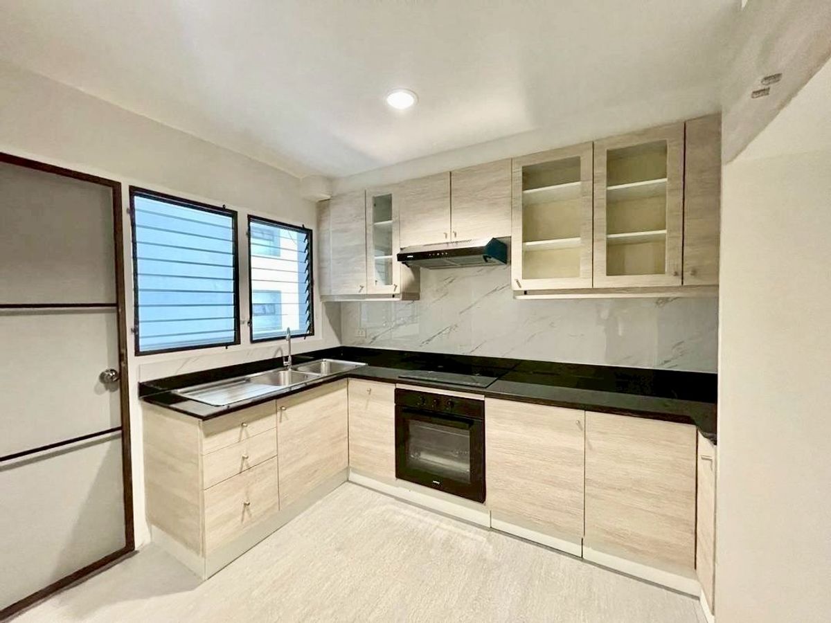 For RentCondoSukhumvit, Asoke, Thonglor : (UL2510073) Tel/Line 096-2479369✨FOR RENT The Waterford Condominium Thonglor,  3 bedrooms, Size 200 Sq.M. New Renovations