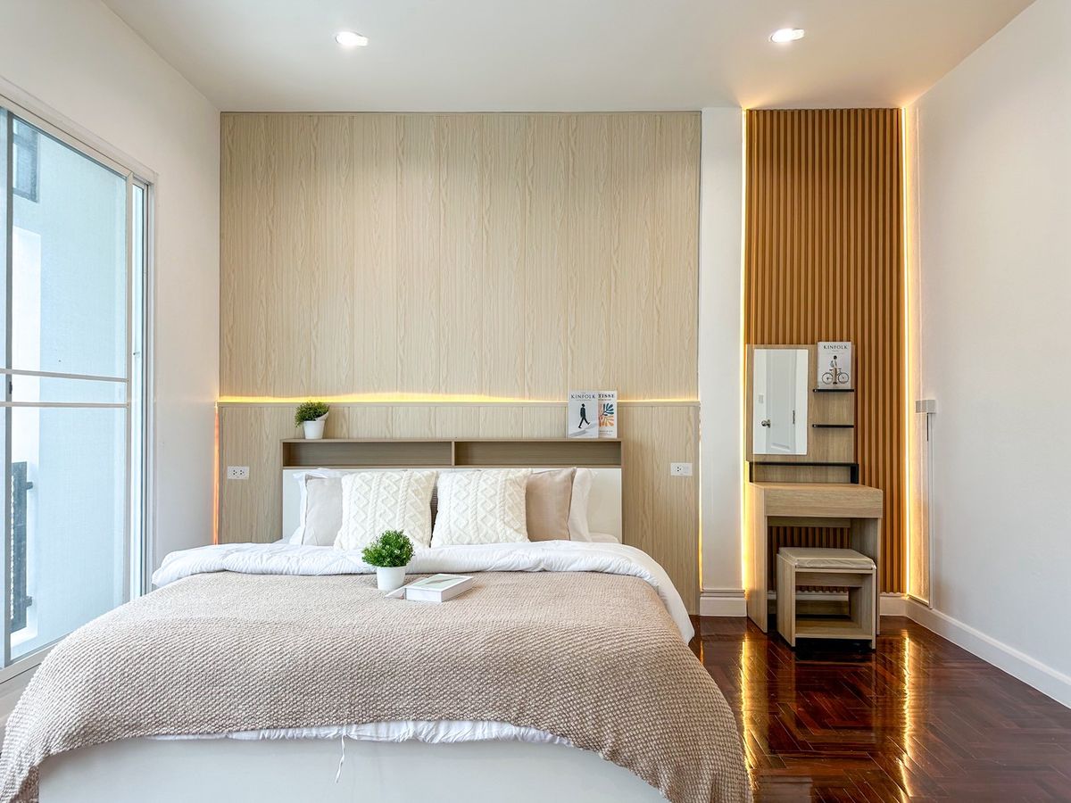 For SaleTownhomePattanakan, Srinakarin : K-6583 HOT DEAL 🔥 Beautiful house, newly decorated, good location, near Suan Luang Rama 9, de Siam, Suan Luang Rama 9, ready to move in.