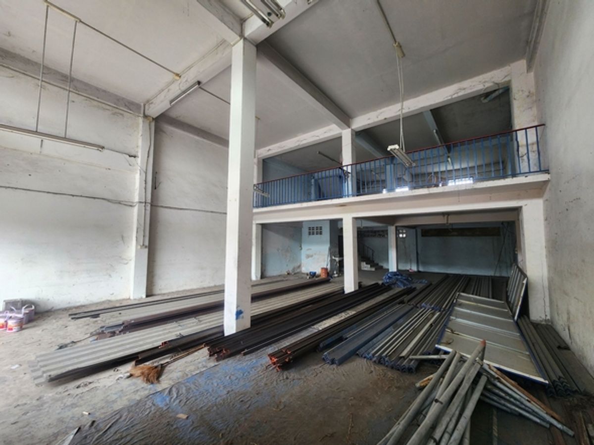 For RentShop HousePhutthamonthon, Salaya : Commercial building for rent, corner unit, 4 floors, size 45 sq m, 2 rooms, next to the main road, Borommaratchachonnani, opposite Lotus Salaya, good location, close to community areas. Suitable for doing business