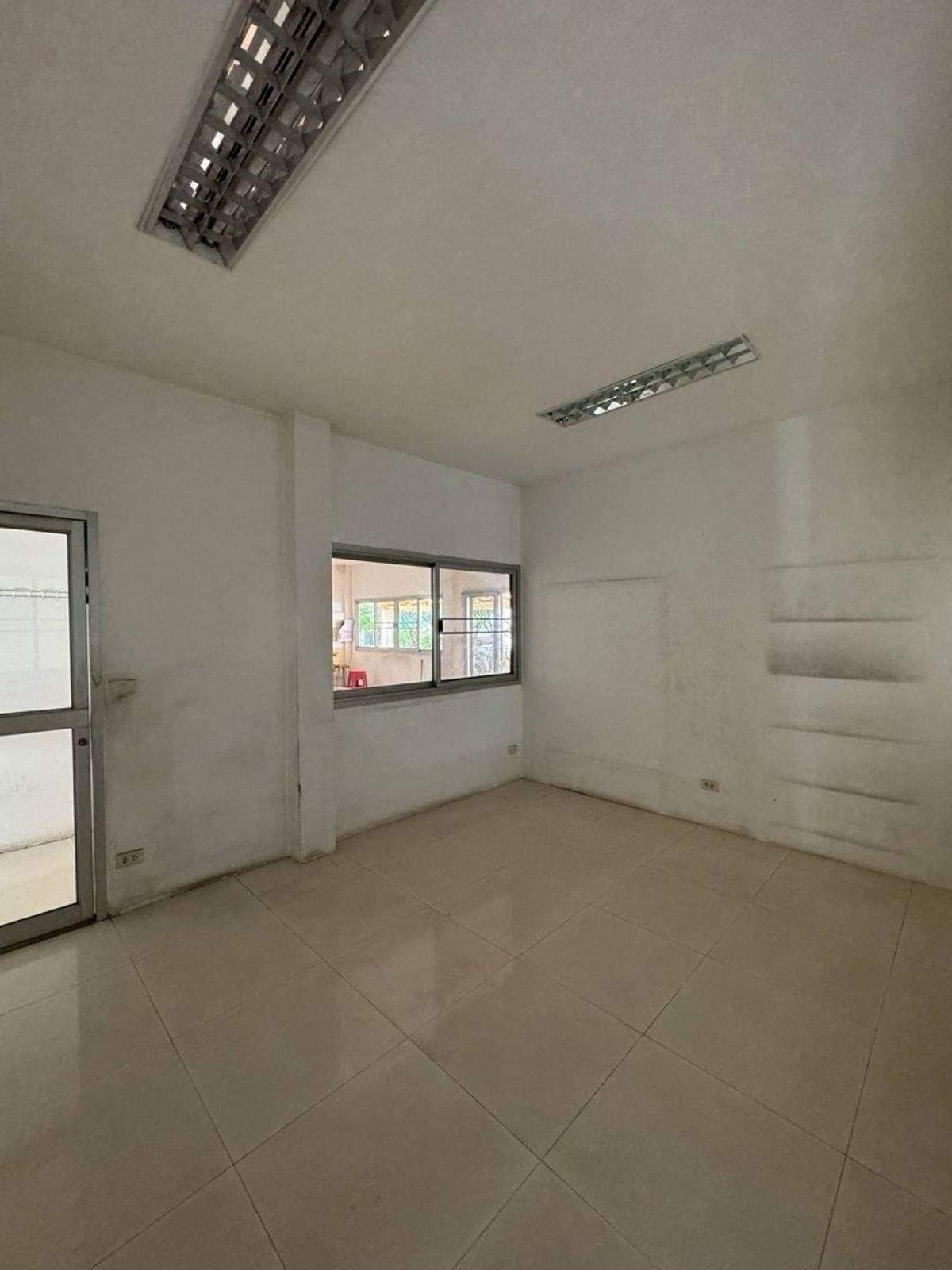 For RentRetail SpaceOnnut, Udomsuk : For sale/rent single house 93 square, Soi Pridi Banomyong, Watthana District, Bangkok.