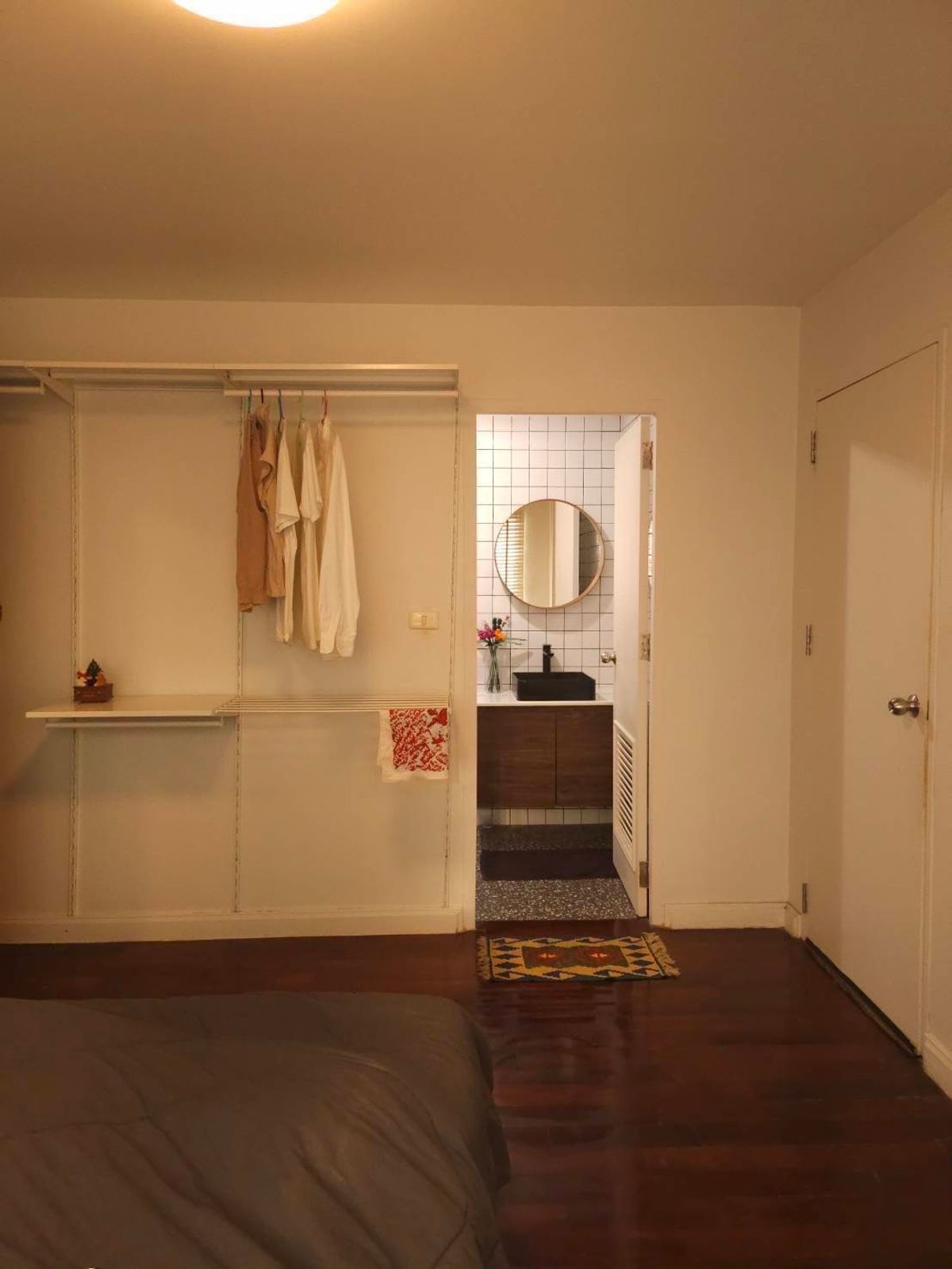 ให้เช่าคอนโดสุขุมวิท อโศก ทองหล่อ : ให้เช่าคอนโด 49 พลัส เฟอร์นิเจอร์ครบ (S03-2157)