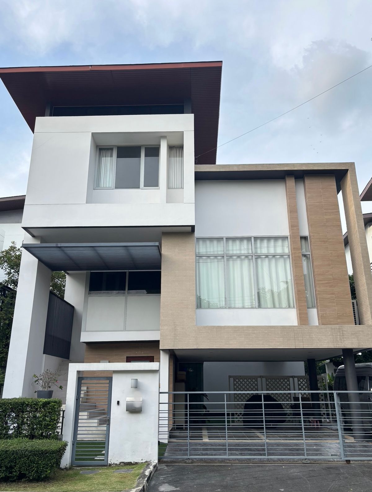 บ้านพัฒนาการ ศรีนครินทร์ : ขาย/ให้เช่า บ้านเดี่ยว หมู่บ้าน เนอวานา บียอนด์ ไลท์ พระราม 9