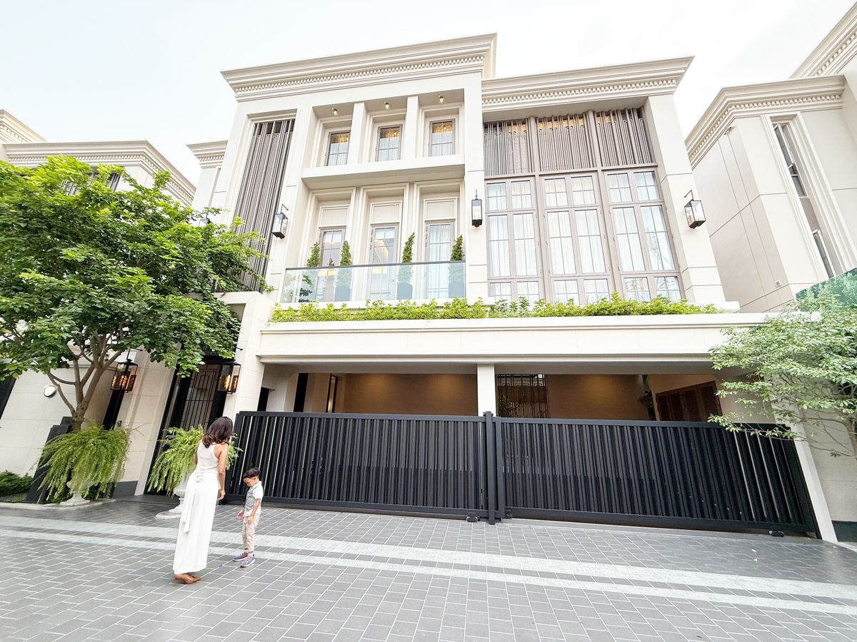 For SaleHouseSathorn, Narathiwat : ✨A private collection of only 7 ultra-luxury residences - Where modern prestige meets timeless elegance✨