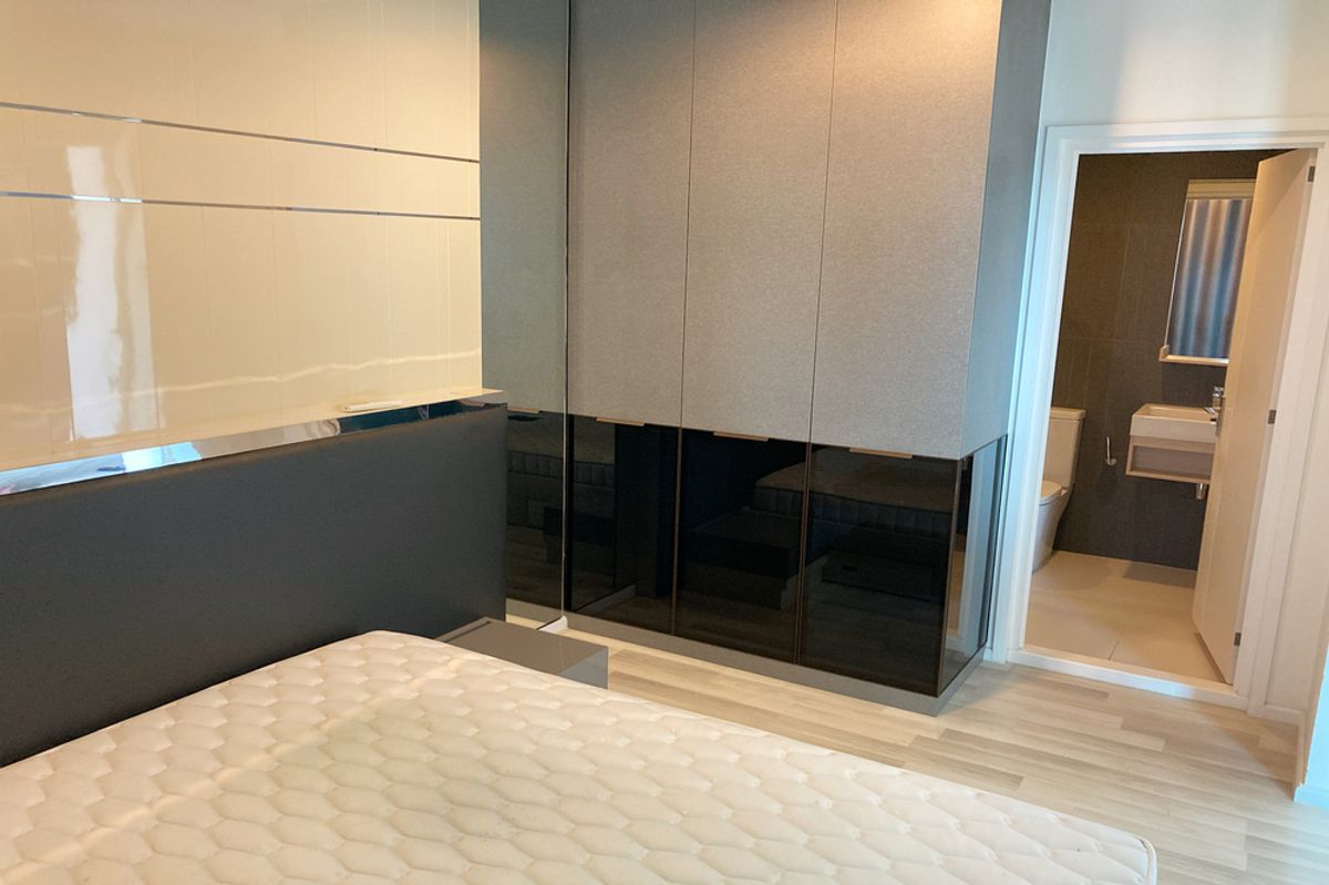 ขายคอนโดสาทร นราธิวาส : 🔥 ขายพร้อมผู้เช่า !! ชั้นสูง 17++, ห้องอยู่ทิศใต้ ทำเลดี!! 🔥 Code C20221201849..........The Key Sathorn - Charoenraj, 1 ห้องนอน, 1 ห้องน้ำ, แต่งครบ, ราคาพิเศษ!!📣📣