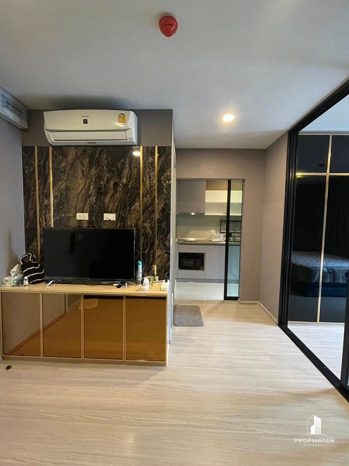 ให้เช่าคอนโดพระราม 9 เพชรบุรีตัดใหม่ RCA : ✨Flash Deal ✨Aspire Asoke-Ratchada( 1Bed 1Bath 30.31SQM.) แต่งครบพร้อมอยู่ !! เพียง 15,000บาทต่อเดือน Tel.0981315848 @propmatch