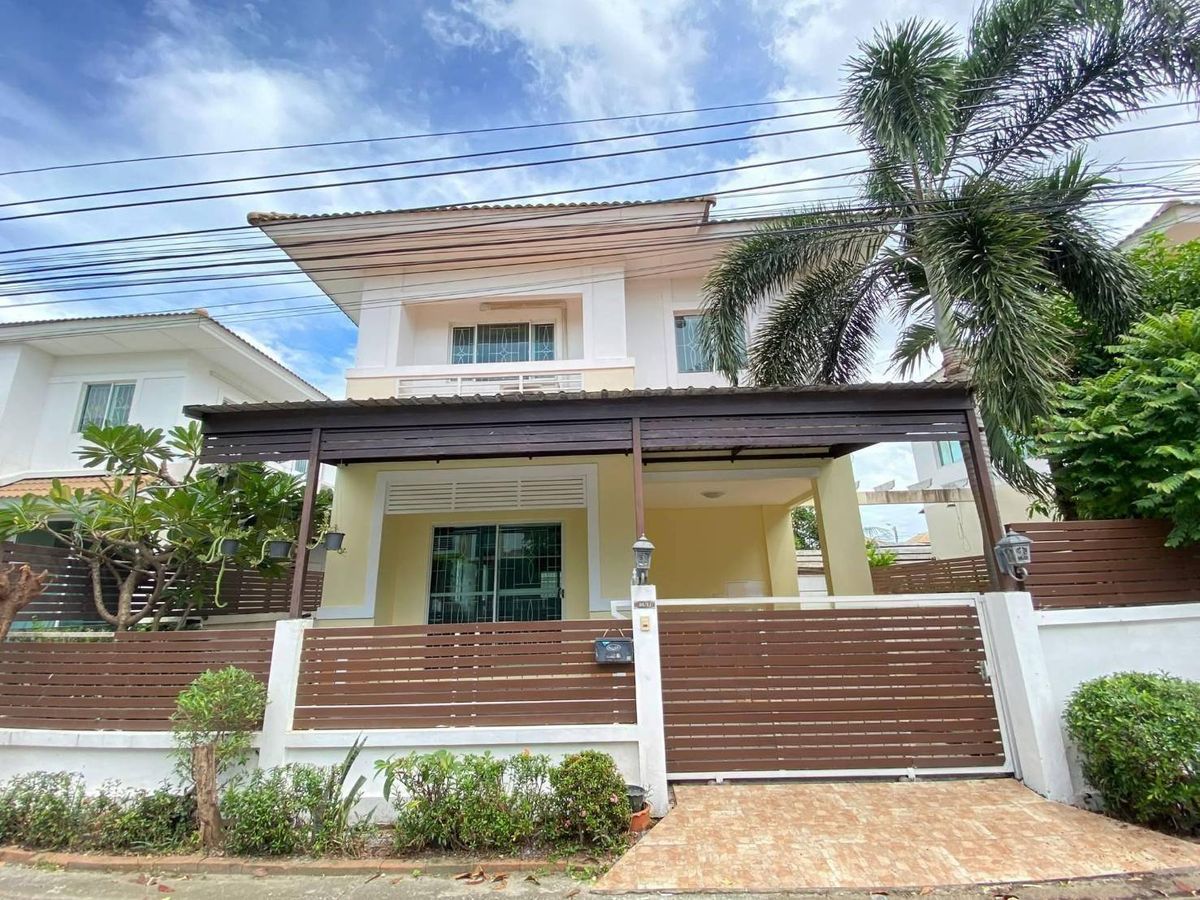 Min Buri, Romklao : For rent, 2-story twin house, Lanceo Village, Miss Teen Ring Road, Soi Kheha Romklao 64, good condition, ready to move in, price 17,000 baht.
