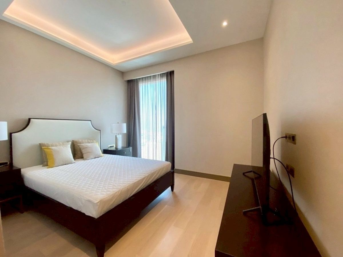 For RentCondoWongwianyai, Charoennakor : ( UL2510074 ) Tel/Line 096-2479369✨FOR RENT The Residences at Mandarin Oriental Bangkok, 3 bedrooms, Size 222 Sq.M. ,RARE ITEM, BEST Price!!!