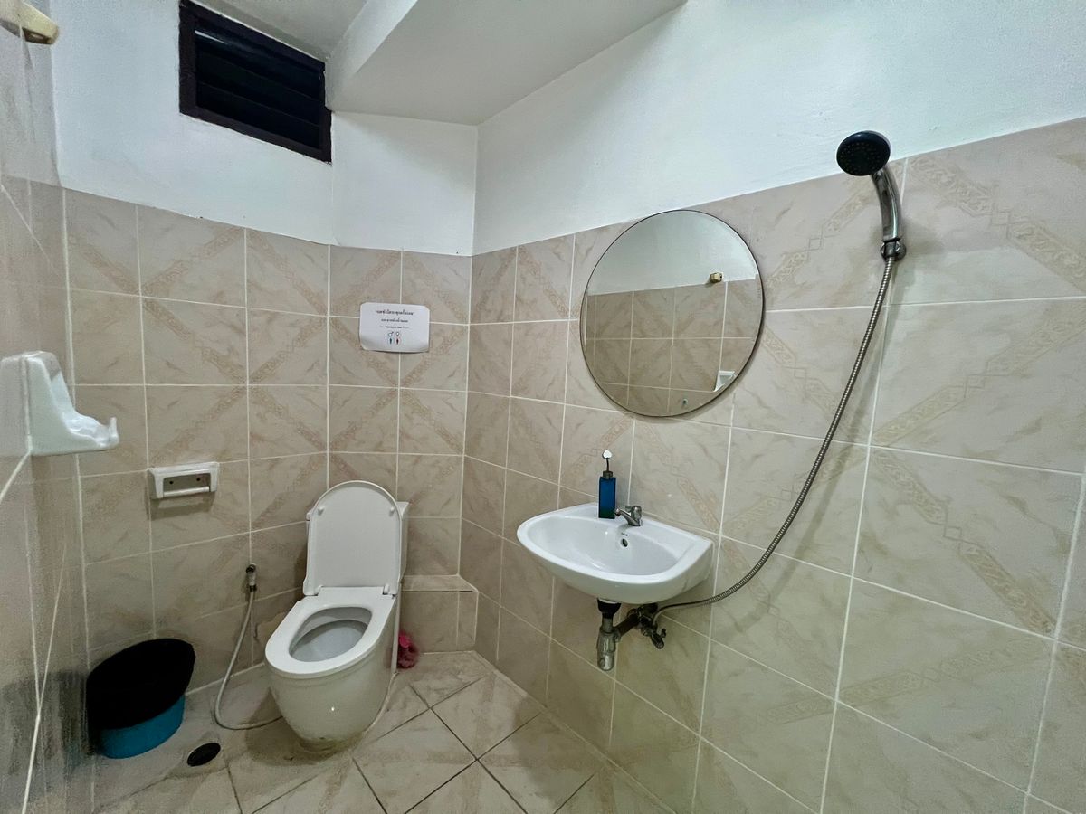 For SaleHome OfficeKaset Nawamin,Ladplakao : For Sale: 5-Storey Corner Commercial Building in Sena District | Fully Renovated, Prime Location, Ready for Business or Investment | High Rental Yield 6%++