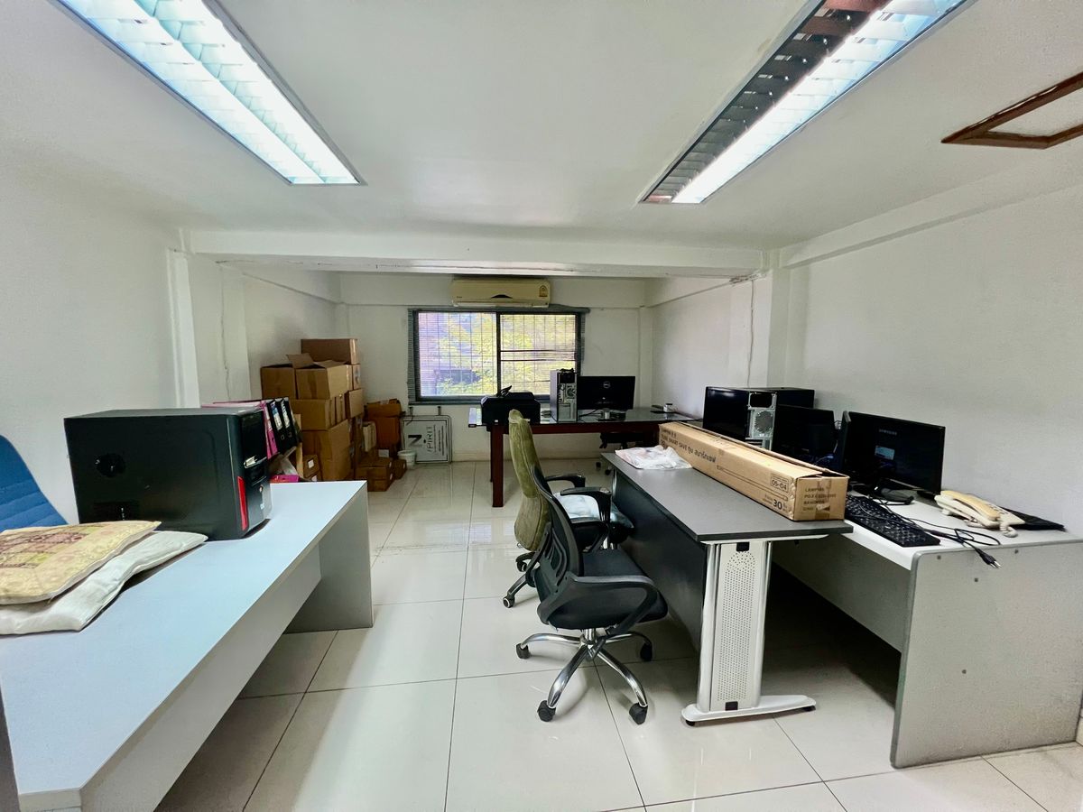 For SaleHome OfficeKaset Nawamin,Ladplakao : For Sale: 5-Storey Corner Commercial Building in Sena District | Fully Renovated, Prime Location, Ready for Business or Investment | High Rental Yield 6%++