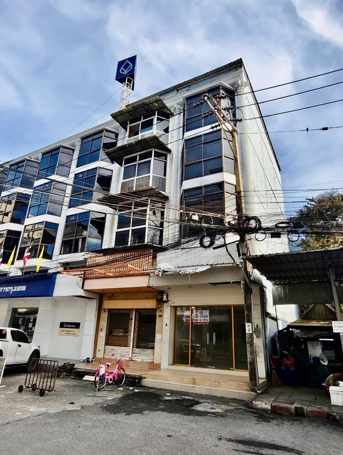 For SaleHome OfficeKaset Nawamin,Ladplakao : For Sale: 5-Storey Corner Commercial Building in Sena District | Fully Renovated, Prime Location, Ready for Business or Investment | High Rental Yield 6%++