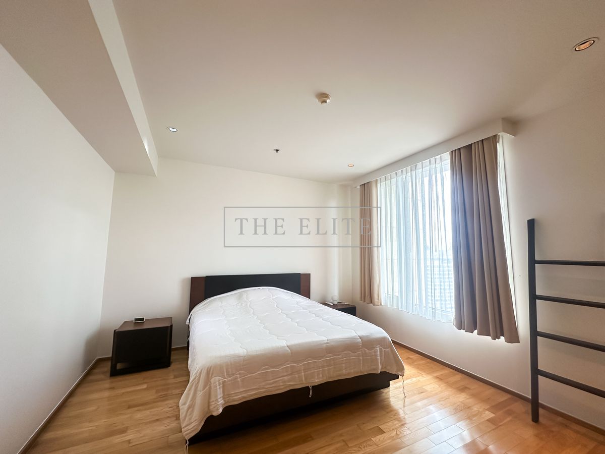 CondoSathorn, Narathiwat : ✨ Luxury Living in the Heart of Sathorn The Empire Place, beautiful room, good condition. Ready to move in immediately 💖