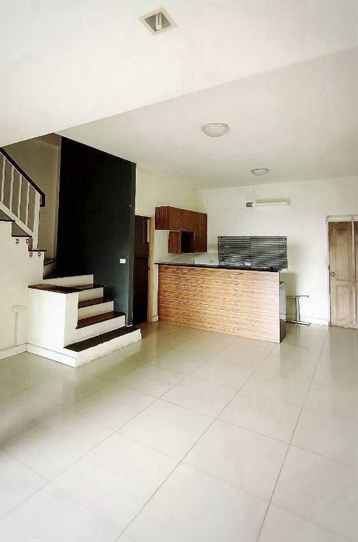 For SaleTownhomePattanakan, Srinakarin : Urgent sale!! Below market price, 3-story townhouse, Town Avenue On Nut.