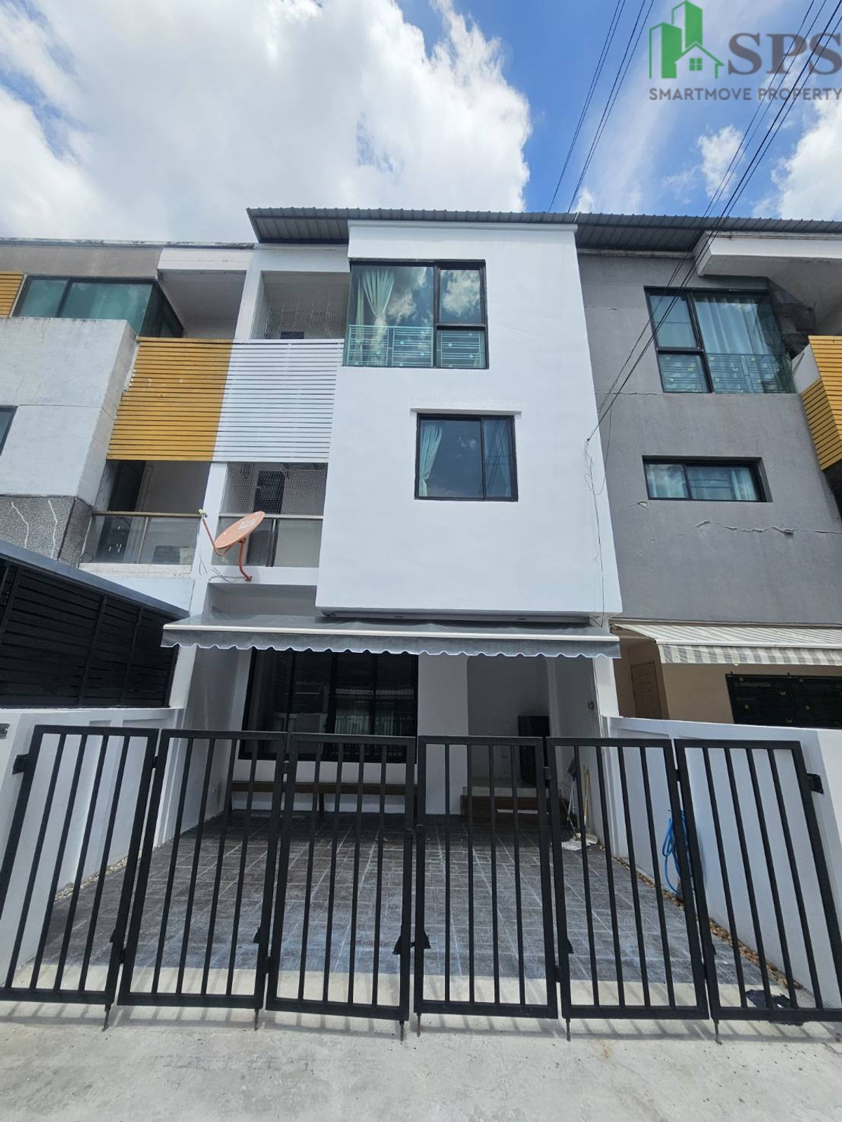 ให้เช่าทาวน์โฮมบางนา แบริ่ง ลาซาล : Townhome for rent: Sarin Wiz Sukhumvit 107 ให้เช่าทาวน์โฮม: สาริน วิซ สุขุมวิท 107 (SPSAD3499)