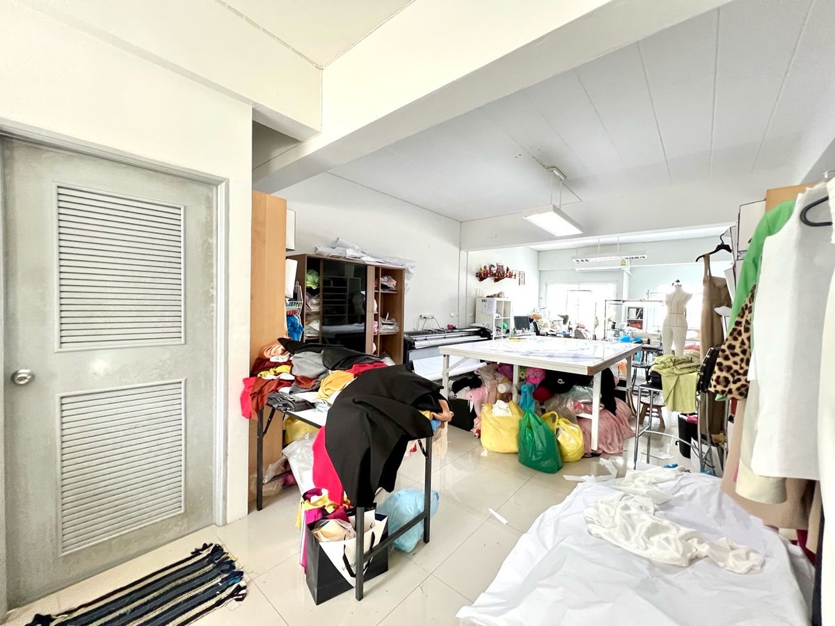 ขายอาคารพาณิชย์บางนา แบริ่ง ลาซาล : ขายถูกอาคารพาณิชย์ 2 คูหา 4 ชั้น 70 ตารางวา ใกล้ BTS แบริ่ง ทำเลดี เดินทางสะดวกหลายเส้นทาง