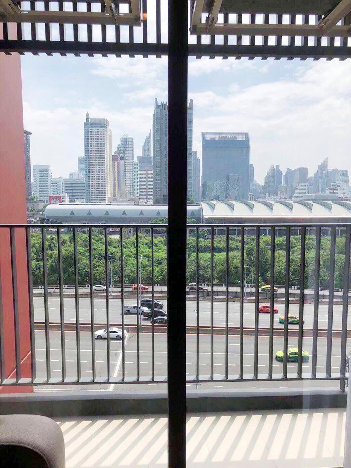 ให้เช่าคอนโดพระราม 9 เพชรบุรีตัดใหม่ RCA : ให้เช่า Life Asoke Hype 1 ห้องนอน 35 ตร.ม. ชั้น 11 เฟอร์ครบ