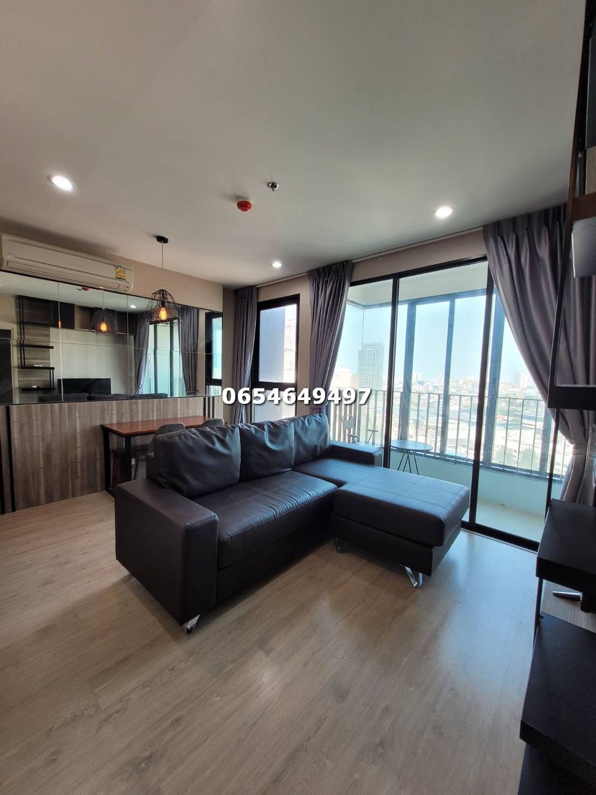 For SaleCondoSiam Paragon ,Chulalongkorn,Samyan : Urgent for sale Ideo Q chula samyan 2 bedrooms, 1 bathroom, if interested contact 065-464-9497