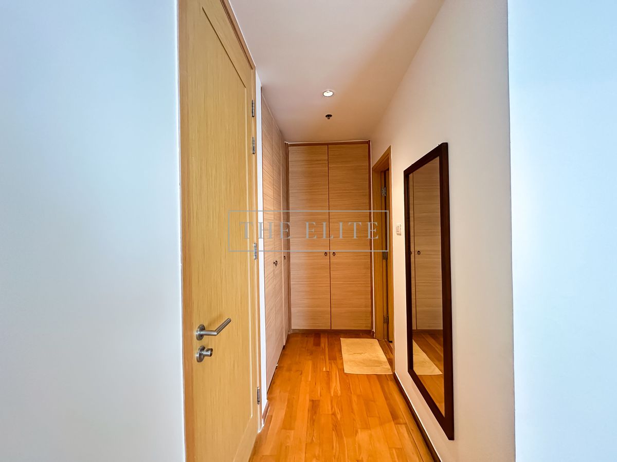 CondoSathorn, Narathiwat : ✨ Luxury Living in the Heart of Sathorn The Empire Place, beautiful room, good condition. Ready to move in immediately 💖