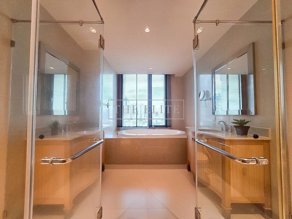 For SaleCondoSathorn, Narathiwat : ✨ Big room, fully decorated, all in one place, The Empire Place Sathorn, very good location. City view in the heart of the CBD, ready to occupy 💯