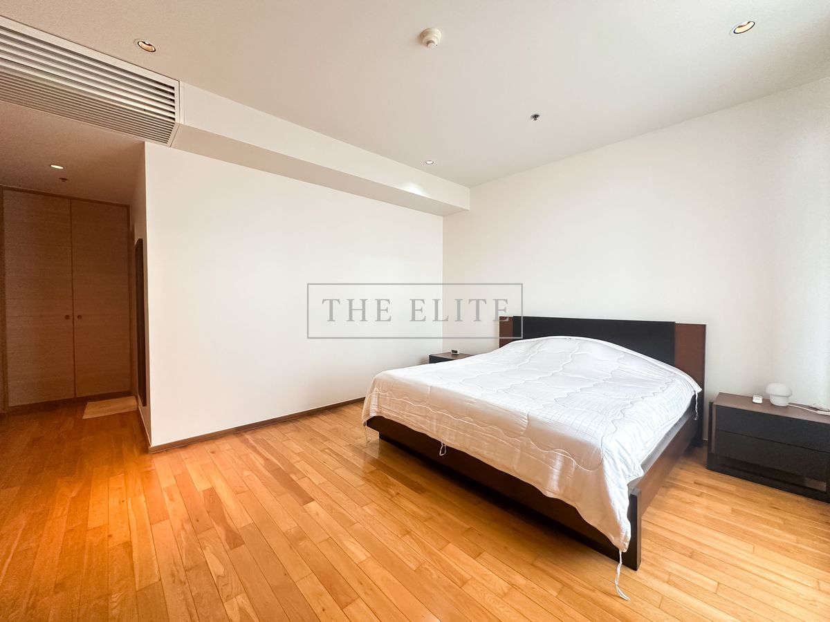 CondoSathorn, Narathiwat : ✨ Luxury Living in the Heart of Sathorn The Empire Place, beautiful room, good condition. Ready to move in immediately 💖