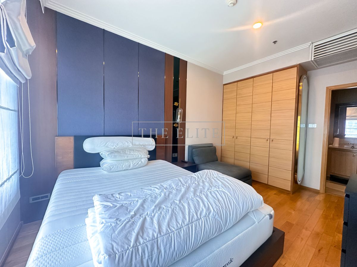 CondoSathorn, Narathiwat : ✨ Luxury Living in the Heart of Sathorn The Empire Place, beautiful room, good condition. Ready to move in immediately 💖