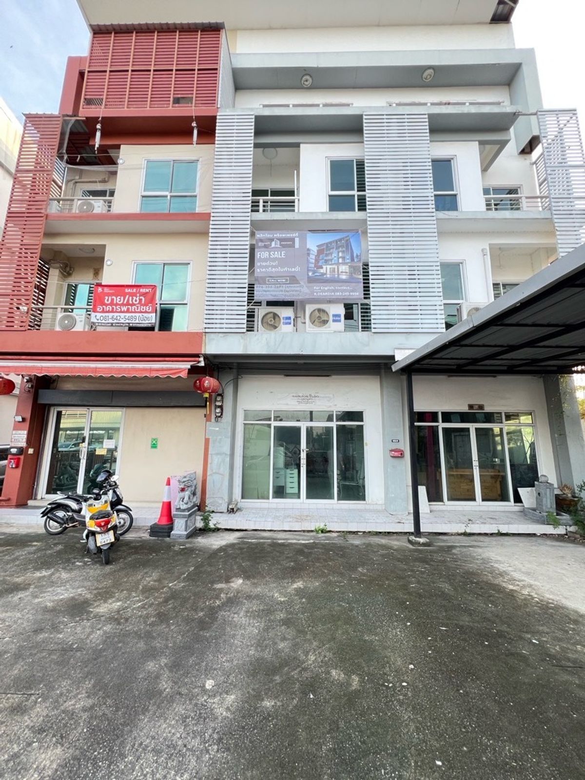 For SaleShop HouseBangna, Bearing, Lasalle : Cheap commercial building for sale, 2 units, near BTS Bearing, good location, convenient access.