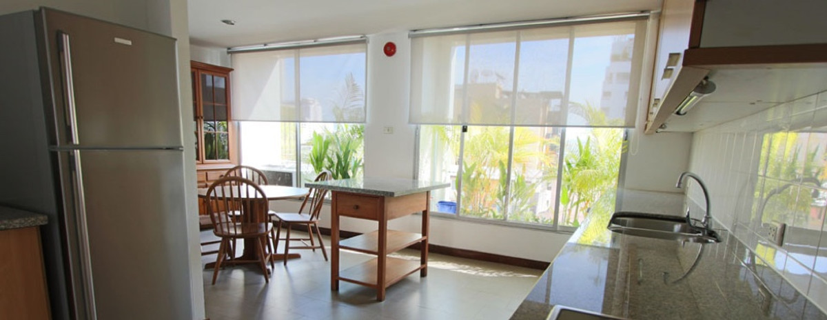 ให้เช่าสีลม ศาลาแดง บางรัก : Pet-friendly Apartment : Saint Louisfor Rent 3 Bed 3 Baht , Size : 270 sqm, 75000 THB per month