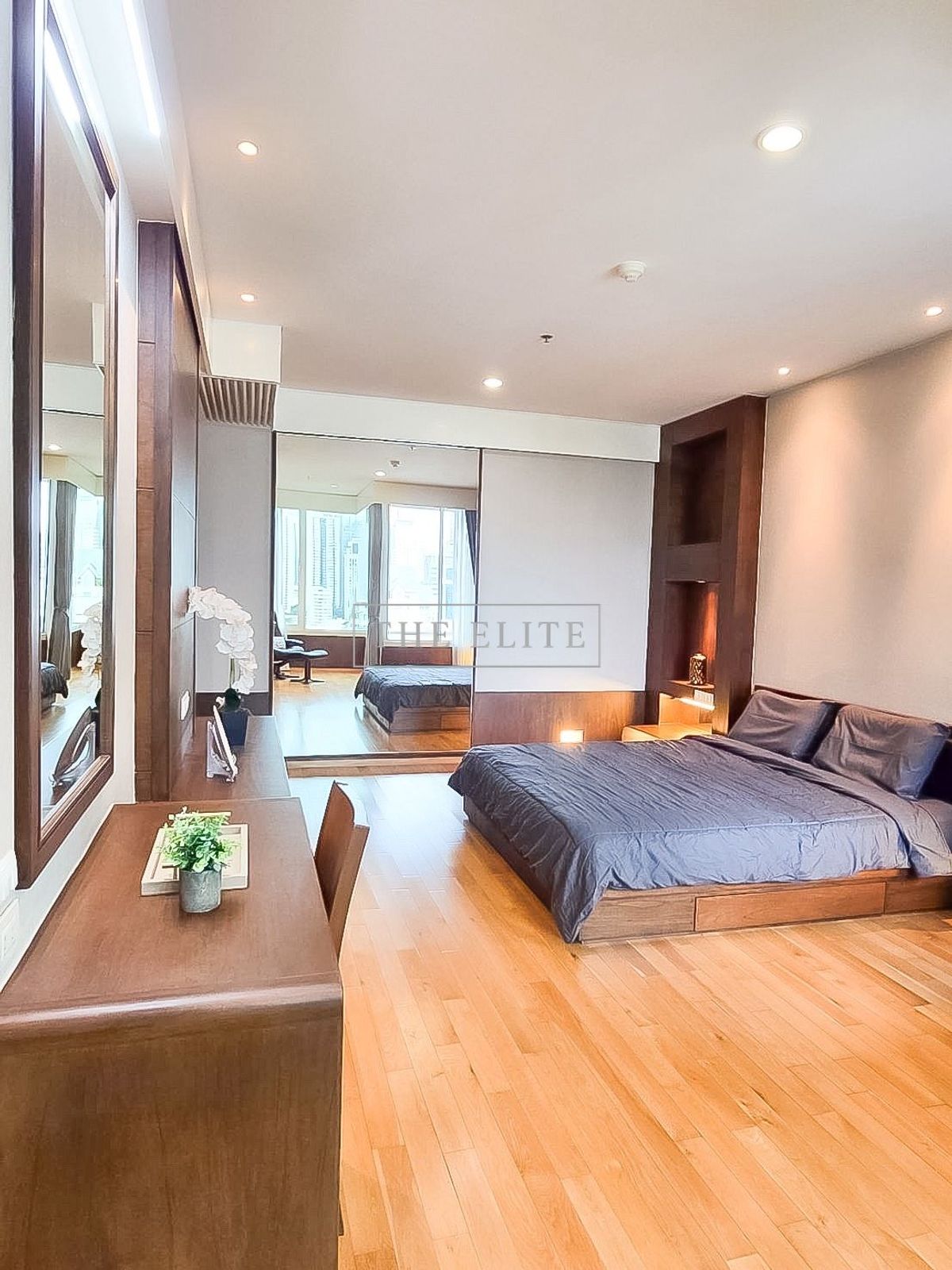 For SaleCondoSathorn, Narathiwat : ✨ Big room, fully decorated, all in one place, The Empire Place Sathorn, very good location. City view in the heart of the CBD, ready to occupy 💯