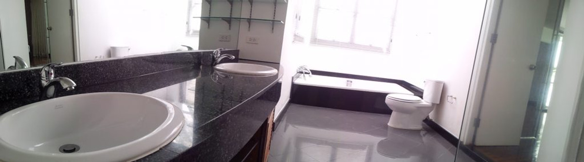 ให้เช่าสีลม ศาลาแดง บางรัก : Pet-friendly Apartment : Saint Louisfor Rent 3 Bed 3 Baht , Size : 270 sqm, 75000 THB per month