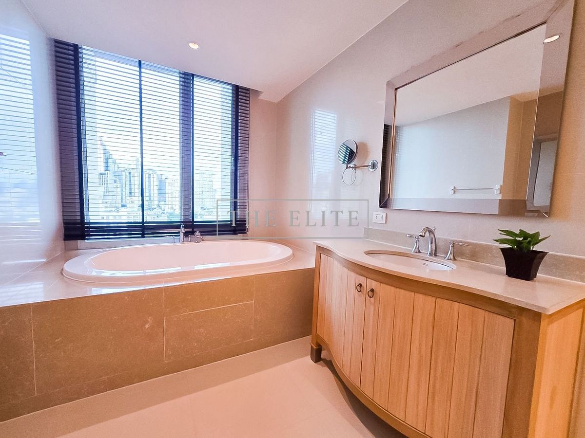 For SaleCondoSathorn, Narathiwat : ✨ Big room, fully decorated, all in one place, The Empire Place Sathorn, very good location. City view in the heart of the CBD, ready to occupy 💯