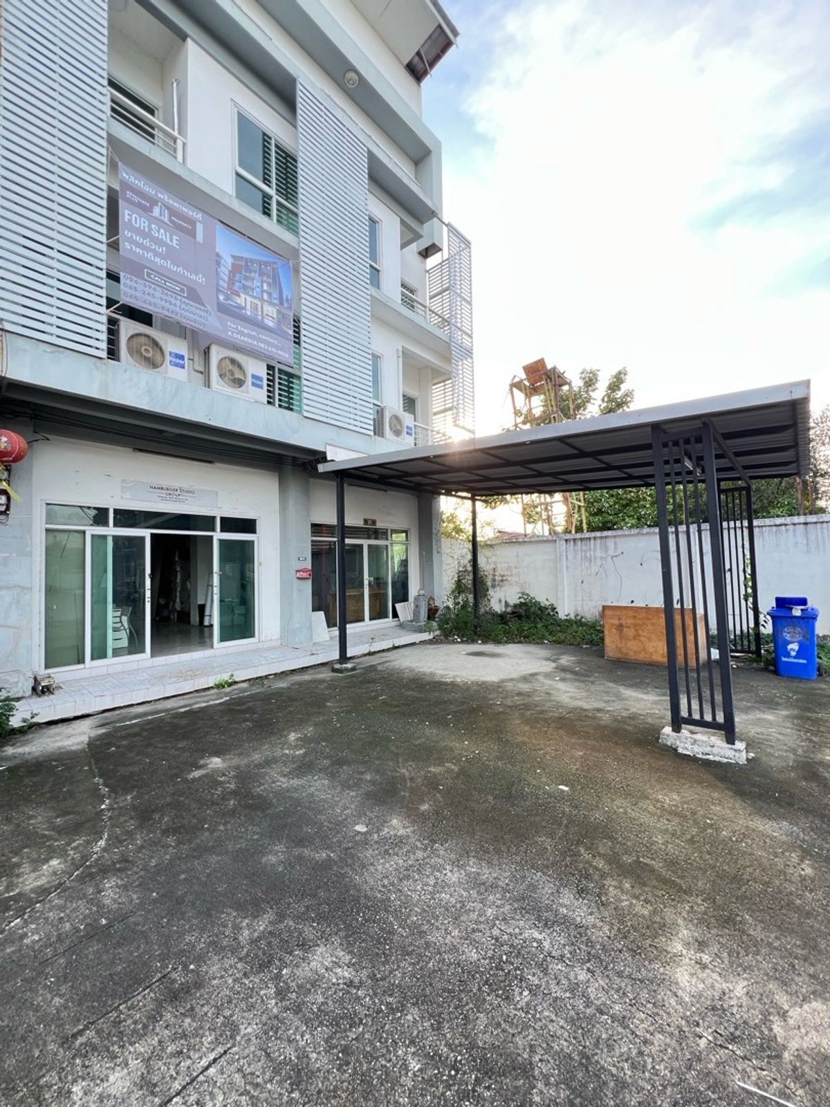 For SaleShop HouseBangna, Bearing, Lasalle : Cheap commercial building for sale, 2 units, near BTS Bearing, good location, convenient access.