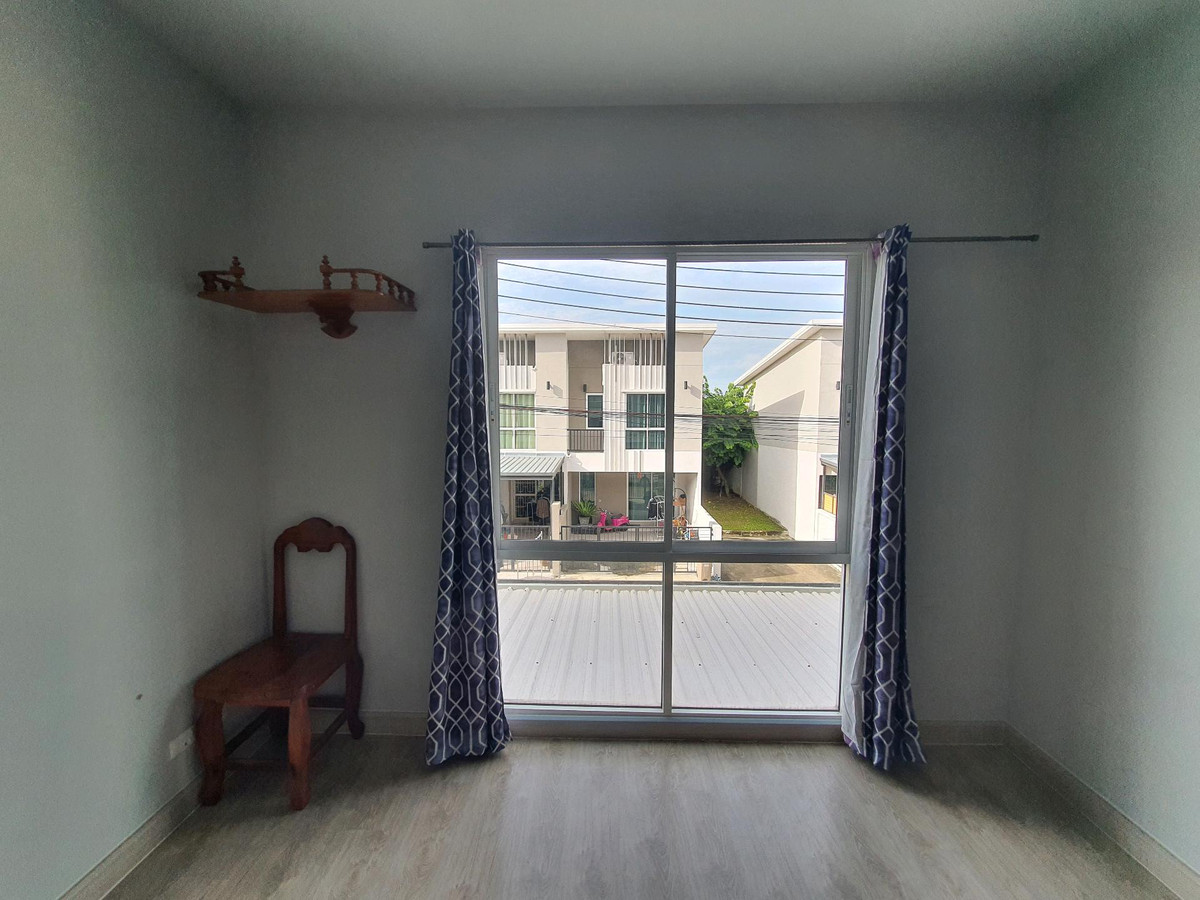 For RentTownhomePhutthamonthon, Salaya : Townhome for rent, good location, travel only 10 minutes to Mahidol University, Salaya, 3 air conditioners.