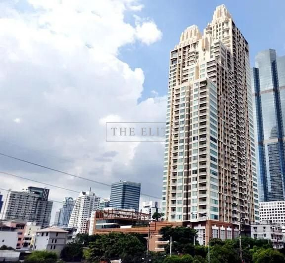 ให้เช่าคอนโดสาทร นราธิวาส : ✨ Rare Unit Alert! ห้องใหญ่ วิวโล่งสุดใจ ชั้นสูง วิว CBD สาทรเต็มตา ราคาดีสุดในโซนนี้ 💯