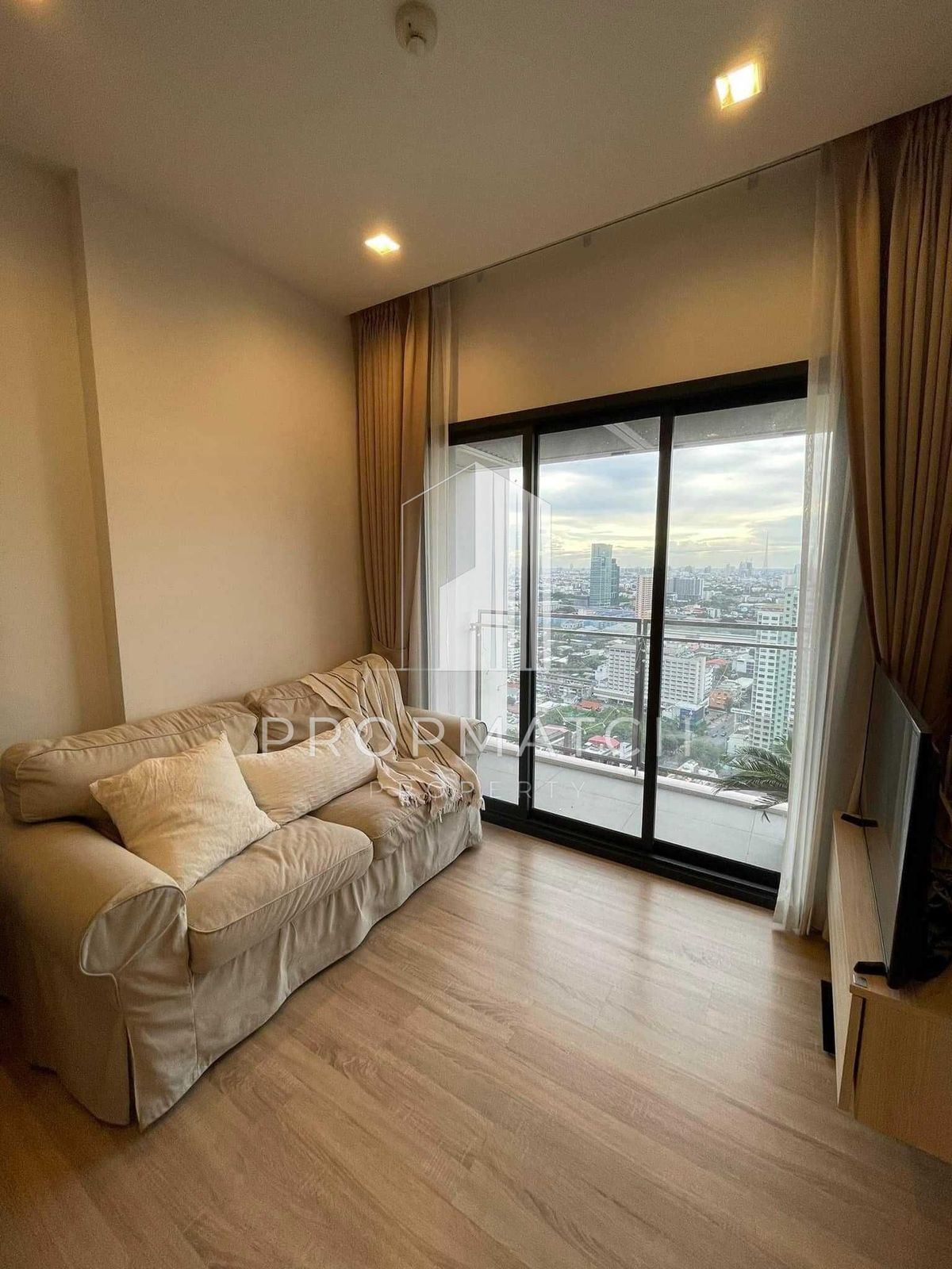 ให้เช่าคอนโดสะพานควาย จตุจักร : ✨Flash Deal ✨The Line Phahol - Pradipat( 1Bed 1Bath 27SQM.) แต่งครบพร้อมอยู่ !! เพียง 17,000บาทต่อเดือน Tel.0981315848 @propmatch