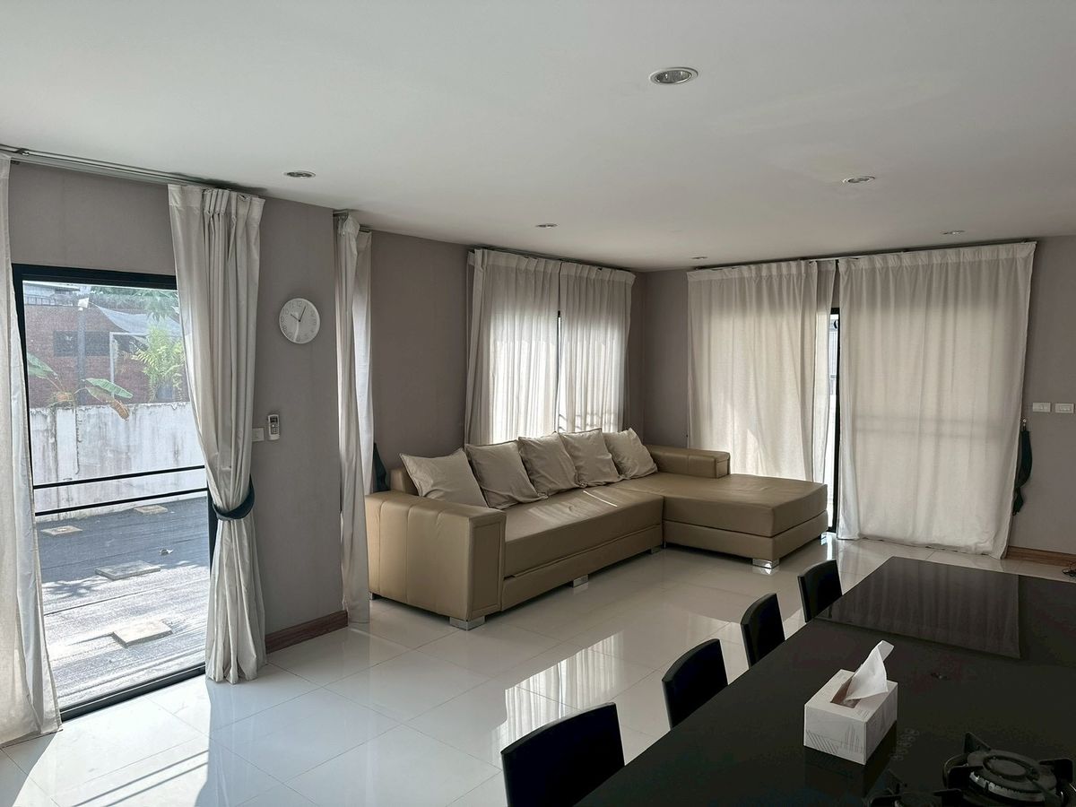 ขายบ้านลาดกระบัง สุวรรณภูมิ : วี ทู อ่อนนุช - พระราม 9 / 4 ห้องนอน (ขาย), We 2 Onnut - Rama 9 / 4 Bedrooms (FOR SALE) FON242