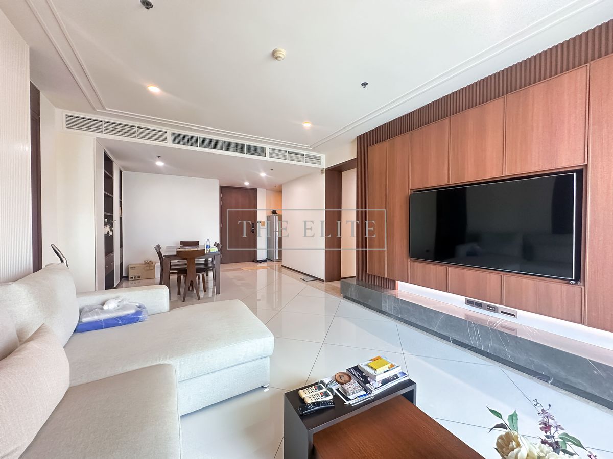 CondoSathorn, Narathiwat : ✨ Luxury Living in the Heart of Sathorn The Empire Place, beautiful room, good condition. Ready to move in immediately 💖