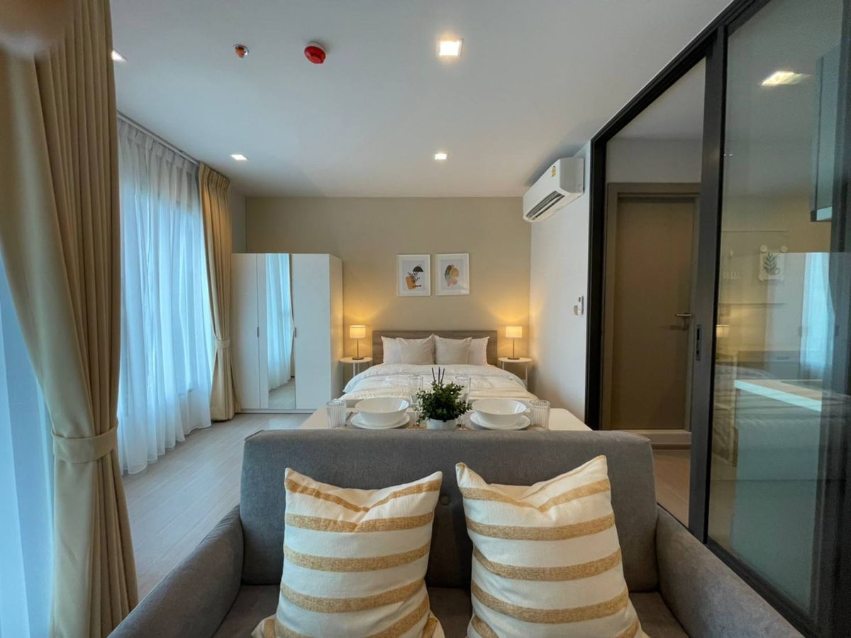 For RentCondoRama9, Petchburi, RCA : (for rent) Life Asoke-Rama 9 near MRT Rama 9 300m.