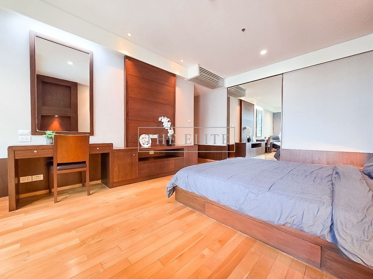 For SaleCondoSathorn, Narathiwat : ✨ Big room, fully decorated, all in one place, The Empire Place Sathorn, very good location. City view in the heart of the CBD, ready to occupy 💯