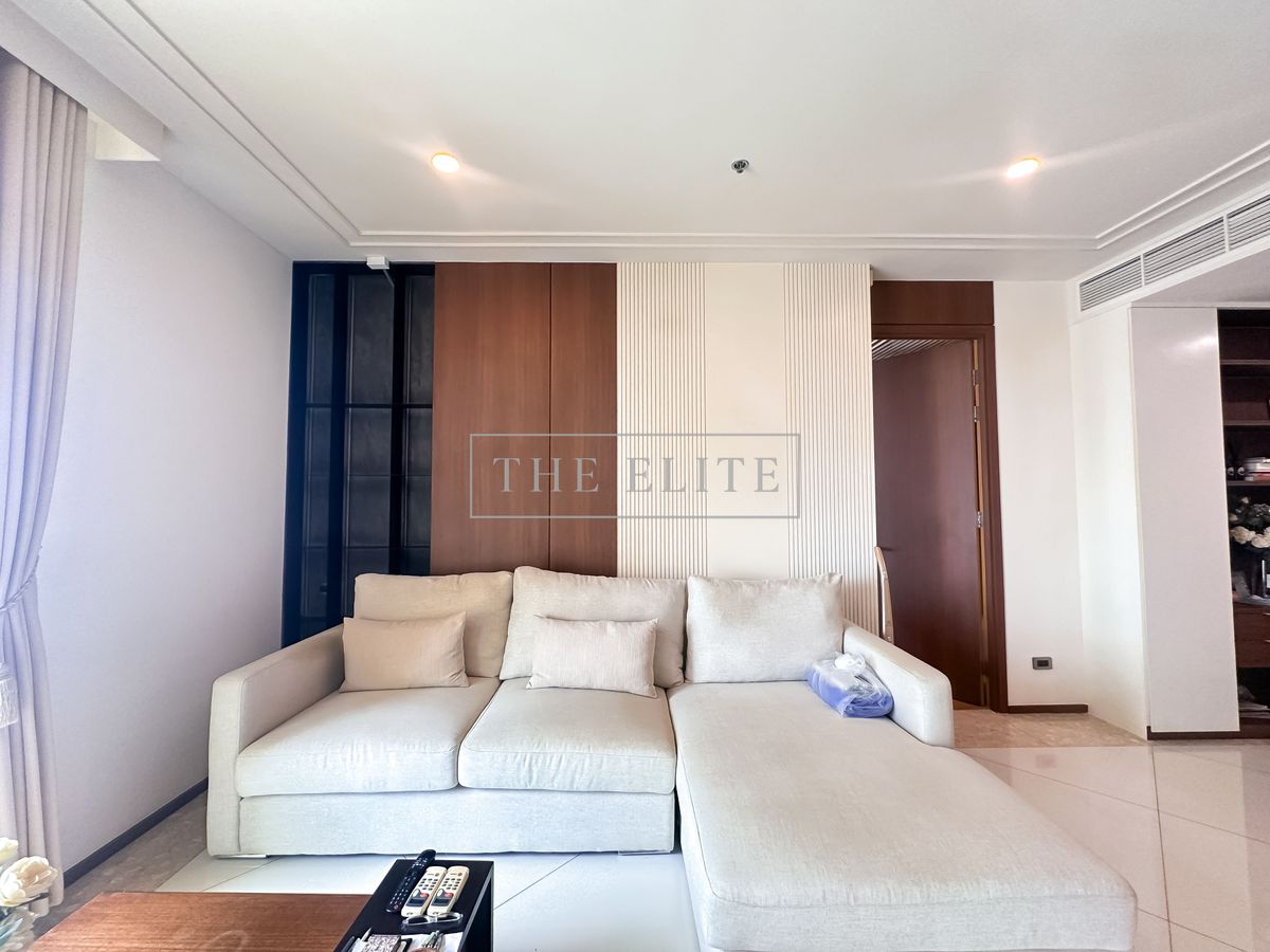 CondoSathorn, Narathiwat : ✨ Luxury Living in the Heart of Sathorn The Empire Place, beautiful room, good condition. Ready to move in immediately 💖