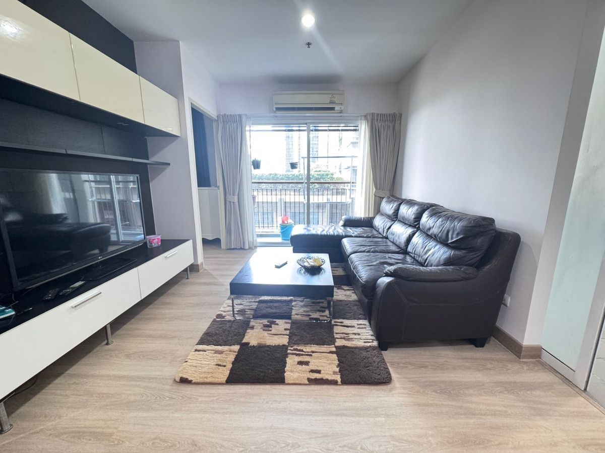 For RentCondoLadprao, Central Ladprao : Sym Vipha Ladprao, 2 bedrooms, next to Ladprao Intersection, very good location, feel free to inquire.