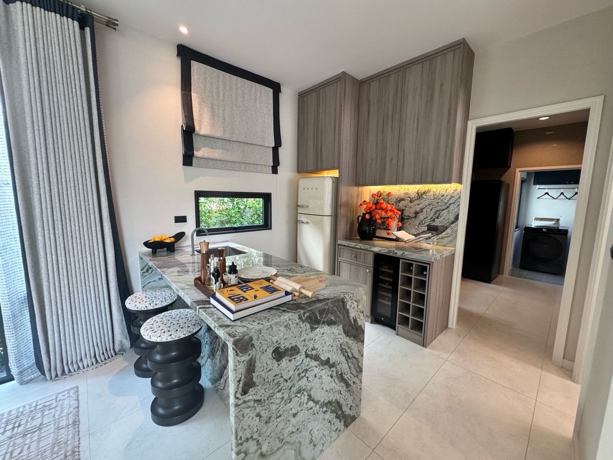 ขายบ้านบางนา แบริ่ง ลาซาล : ขายด่วน ราคาพิเศษสุด บ้านหรู เศรษฐสิริ บางนา กม.10  ราคา 29.9 ล้านบาท ติดต่อ 0869017364