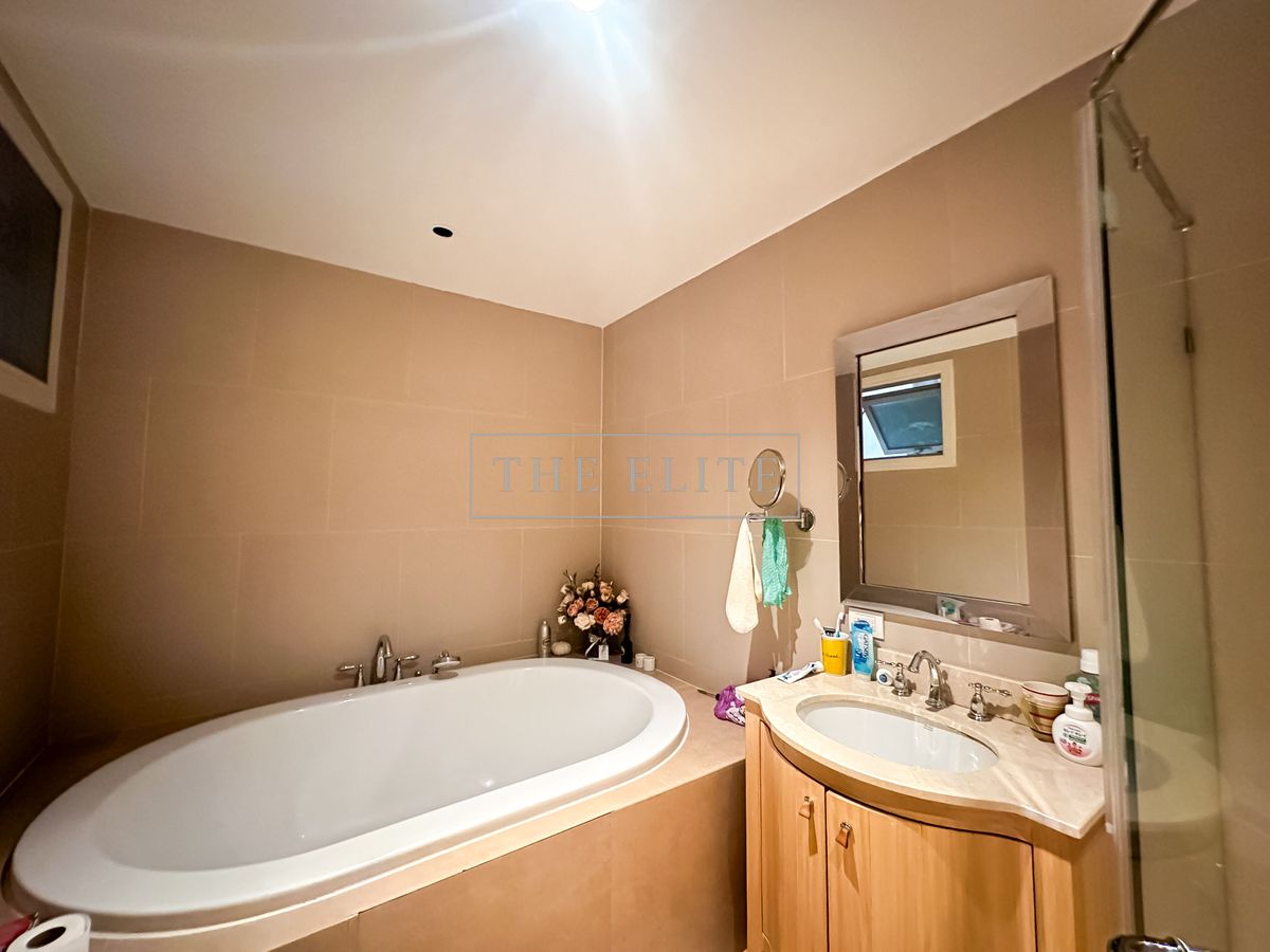 CondoSathorn, Narathiwat : ✨ Luxury Living in the Heart of Sathorn The Empire Place, beautiful room, good condition. Ready to move in immediately 💖