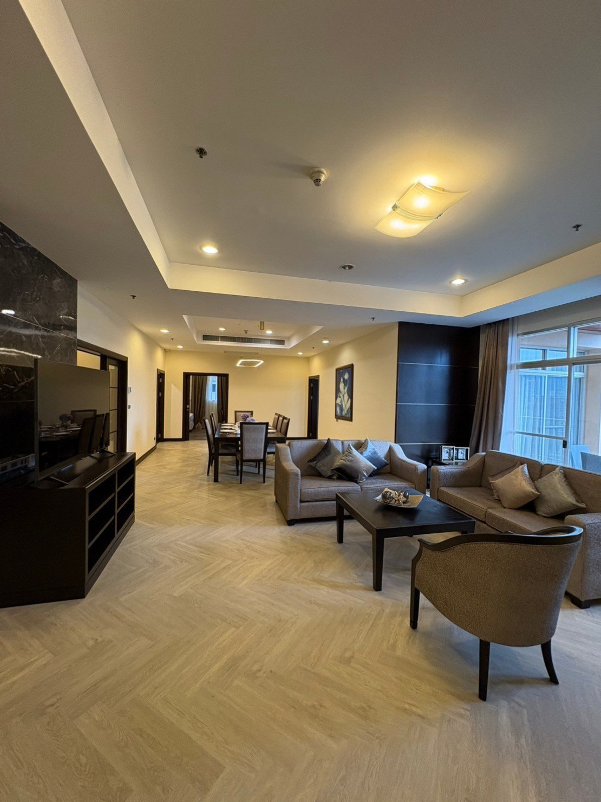 ให้เช่าสุขุมวิท อโศก ทองหล่อ : Pet-friendly Apartment : Asokefor Rent 3 Bed 3 Baht , Size : 220 sqm, 95000 THB per month