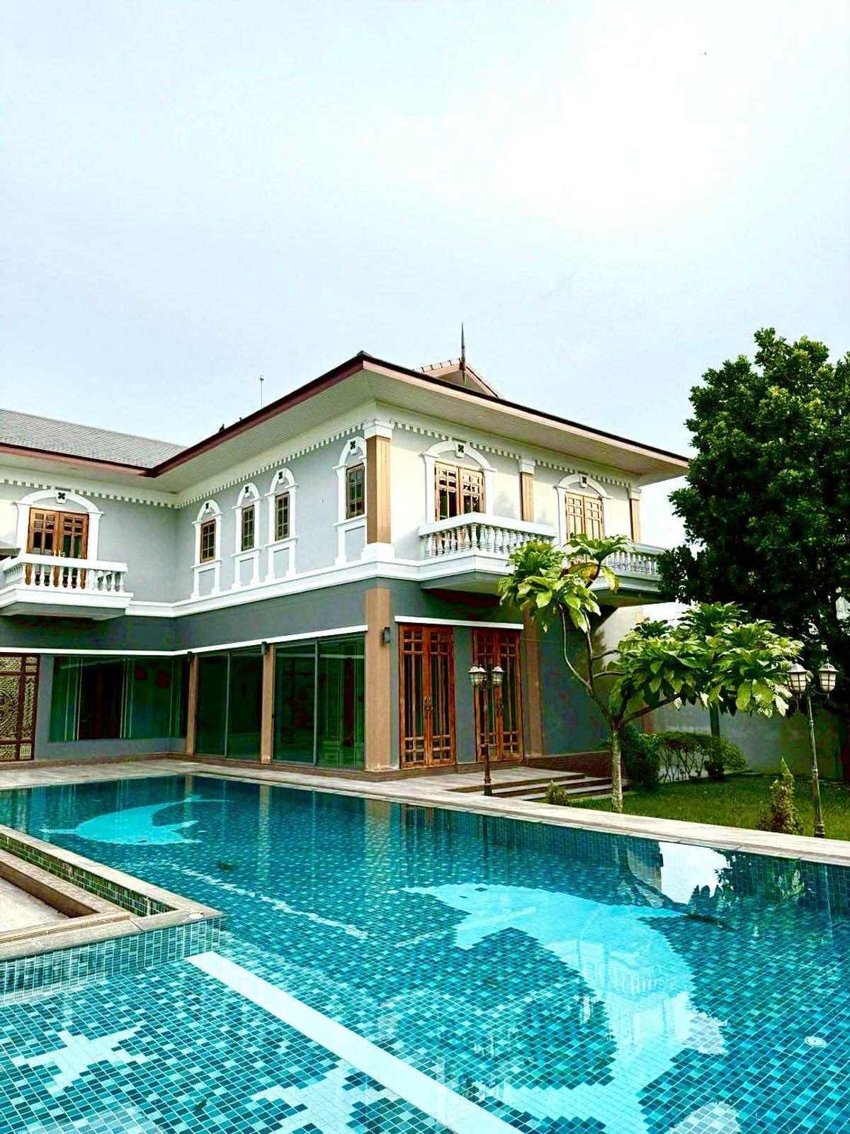For SaleHouseChaengwatana, Muangthong : Self-built luxury home on 1 full rai of land, near Chaengwattana 1 BTS station.