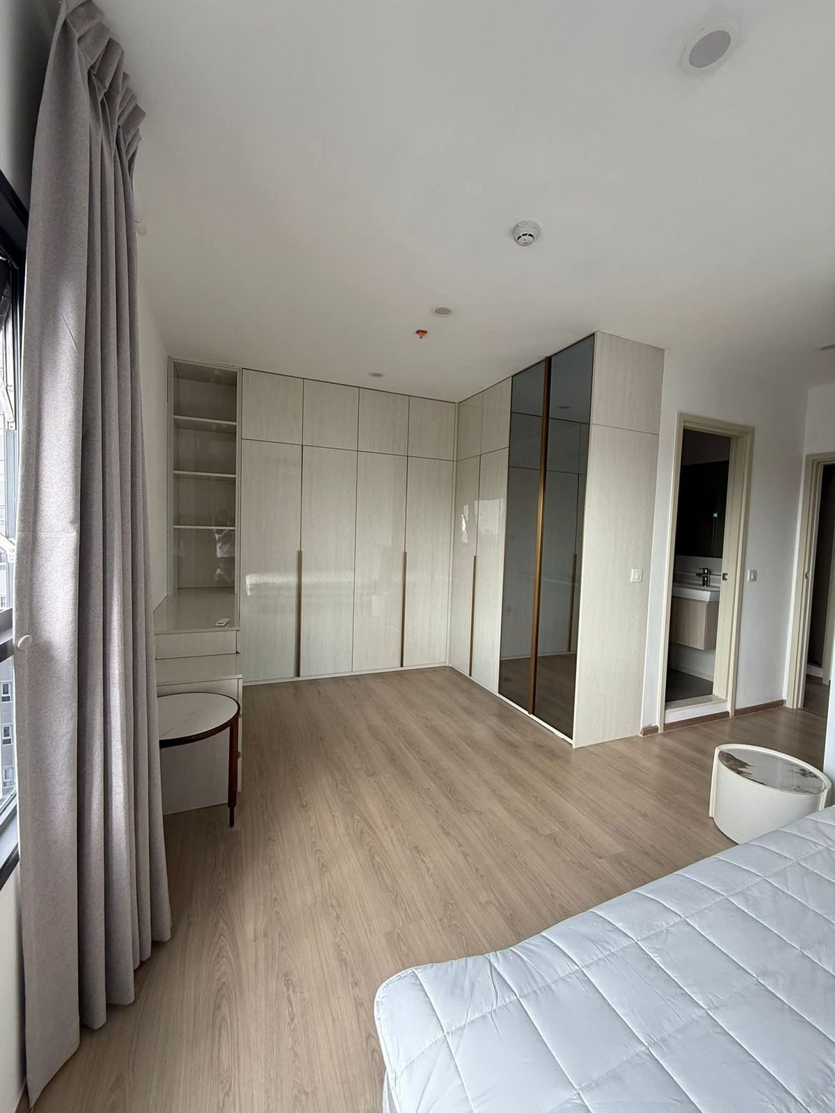 ให้เช่าคอนโดคลองเตย กล้วยน้ำไท : ให้เช่า 🔥 Life Rama 4 - Asoke 🔥 2 ห้องนอน 2 ห้องนอน เฟอร์นิเจอร์ และ เครื่องใช้ไฟฟ้าครบ ใกล้ MRT ศูนย์สิริกิติ์