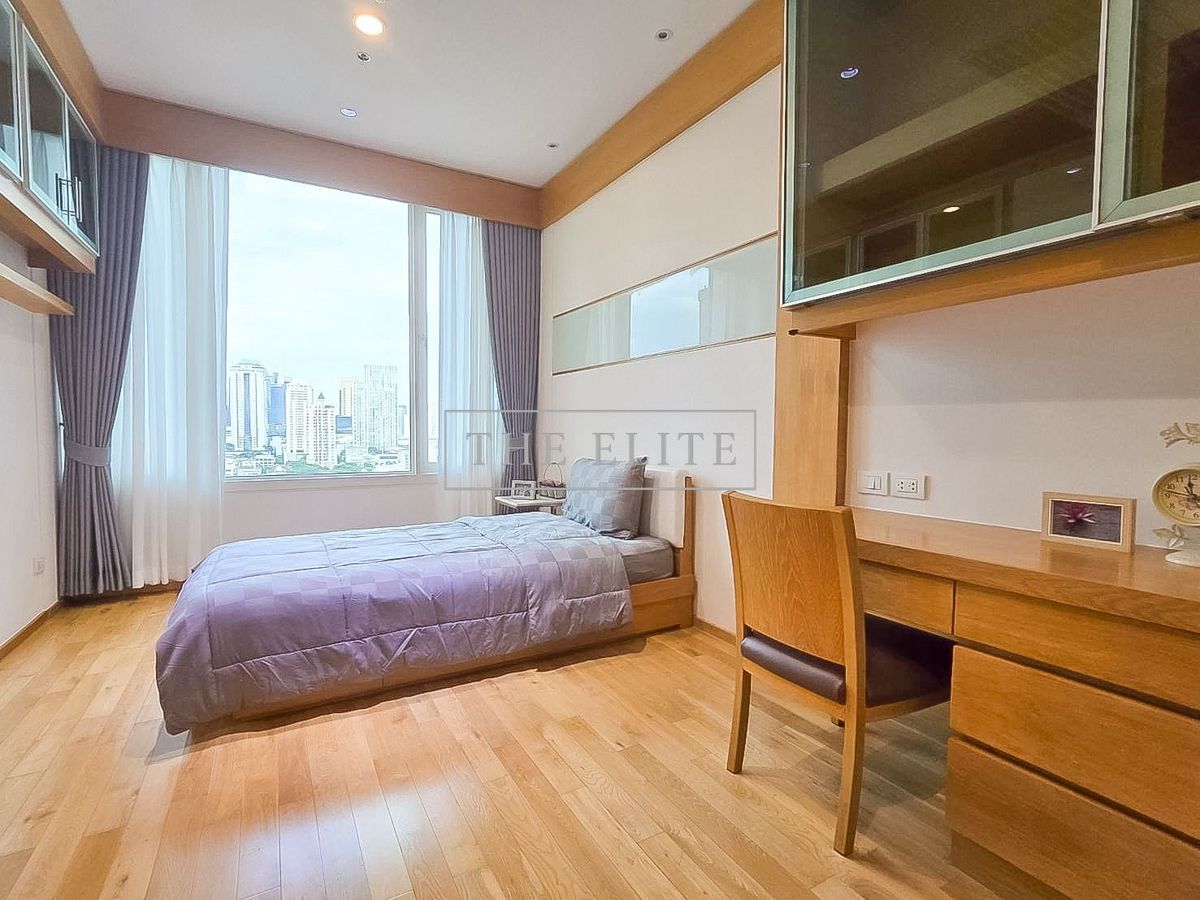 For SaleCondoSathorn, Narathiwat : ✨ Big room, fully decorated, all in one place, The Empire Place Sathorn, very good location. City view in the heart of the CBD, ready to occupy 💯