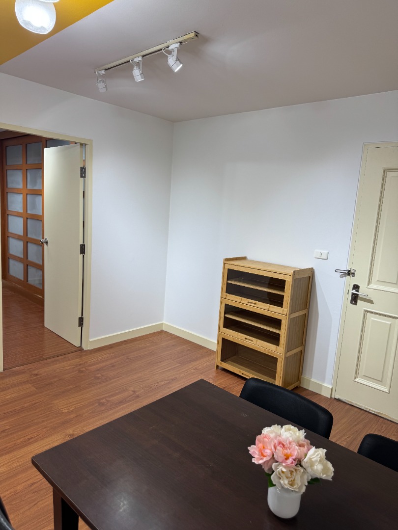 ขายคอนโดรัชดา ห้วยขวาง : 🔥ขายด่วน🔥วัน รัชดา-ลาดพร้าว เฟอร์นิเจอร์ครบพร้อมเข้าอยู่ ติดรถไฟฟ้า MRT รัชดาภิเษก