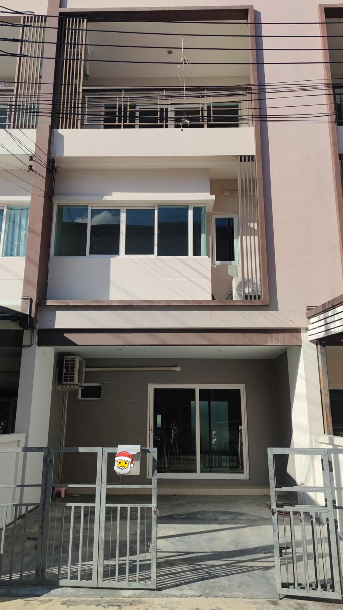 ให้เช่าทาวน์โฮมนวมินทร์ รามอินทรา : 🌟 ทาวน์โฮม 3 ชั้นให้เช่า The Ricco Town วัชรพล 3 ห้องนอน 4 ห้องน้ำ ทำเลดี ใกล้ห้าแยกวัชรพล พร้อมอยู่ เหมาะอยู่อาศัย + ทำเป็นออฟฟิศสำนักงาน ได้ทั้ง 2 แบบ 💰 ราคาเช่าเพียง 23,500.- / เดือน