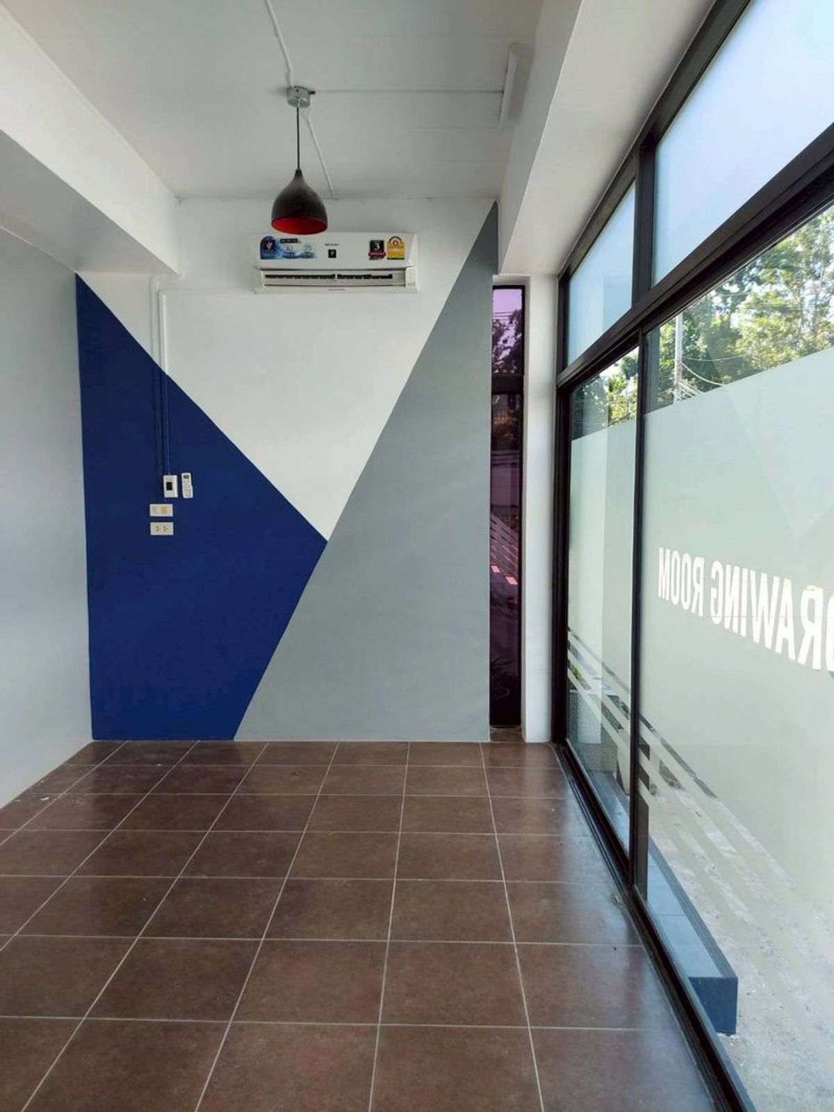 For SaleHome OfficePattanakan, Srinakarin : 🔥Home Office Krungthep Kreetha 25 Cheap price, corner plot, next to the road, 4 lanes, opposite Wellington International School.